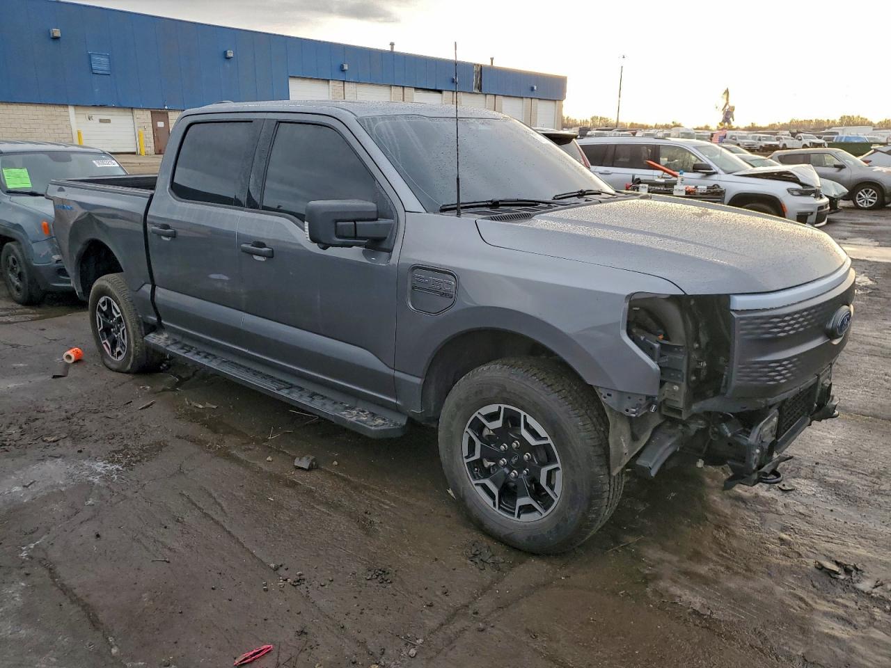 2023 FORD F150 LIGHTNING PRO photo 4