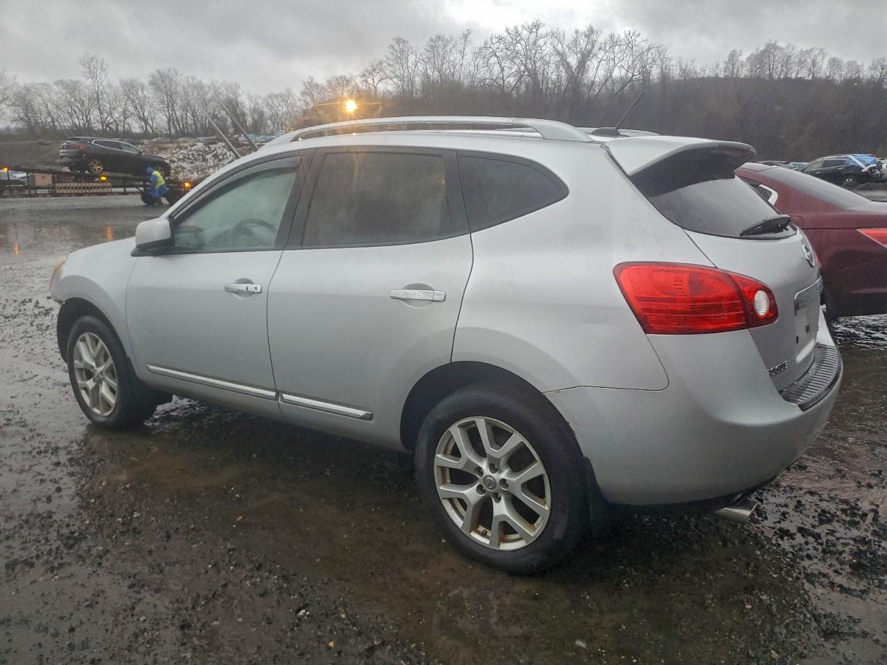 2011 NISSAN ROGUE S photo 2