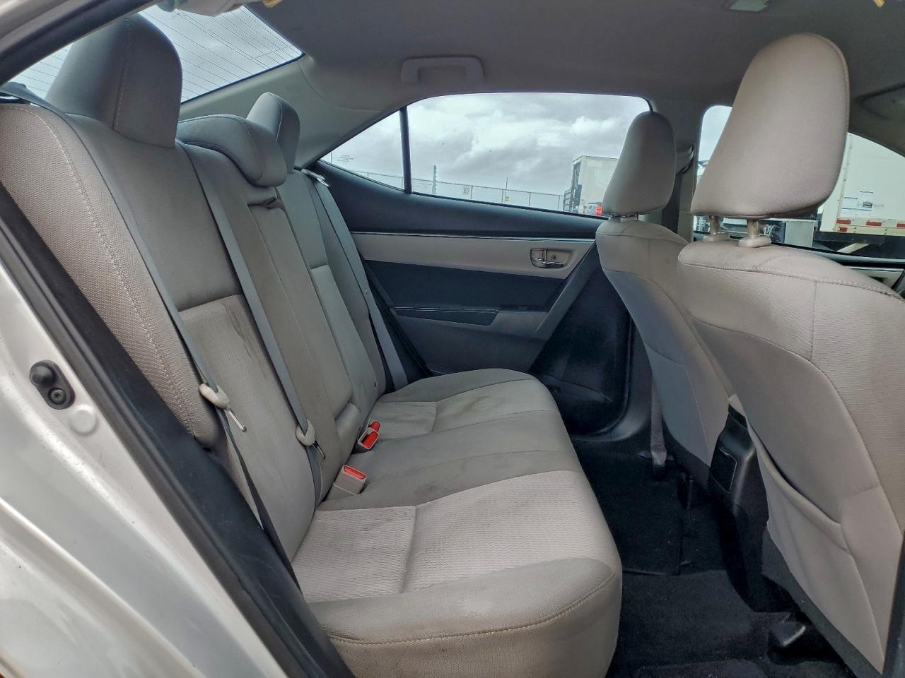 2015 TOYOTA COROLLA L photo 10
