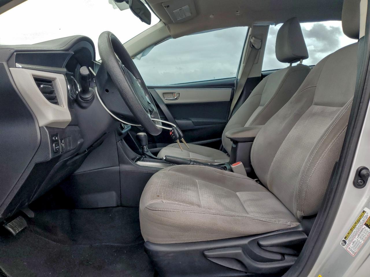 2015 TOYOTA COROLLA L photo 7