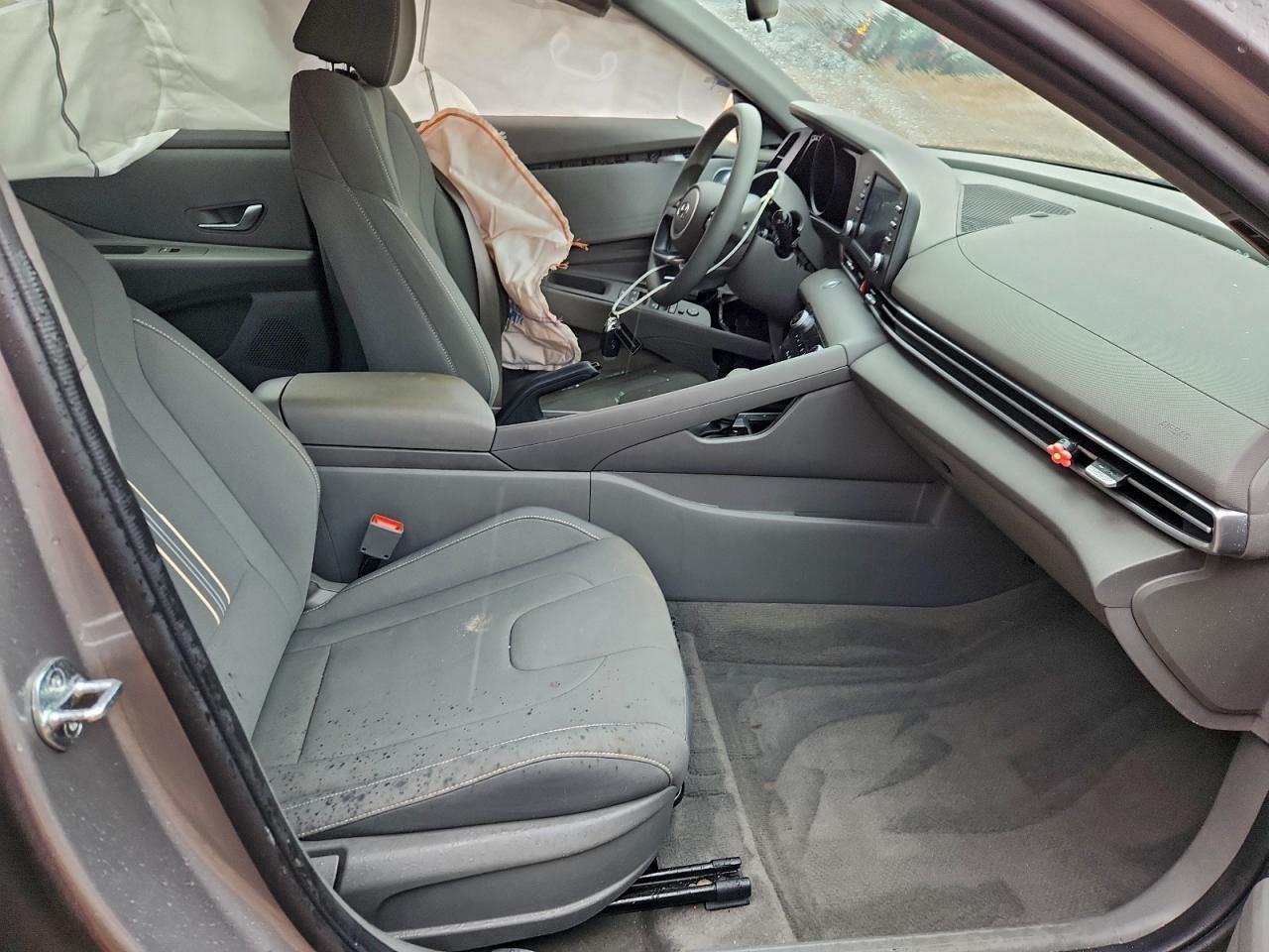 2023 HYUNDAI ELANTRA SEL photo 13