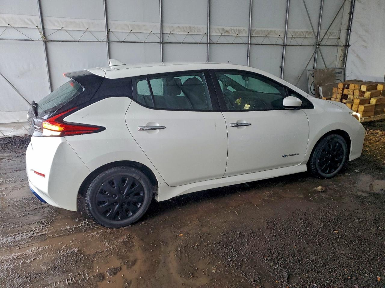 2018 NISSAN LEAF S photo 3