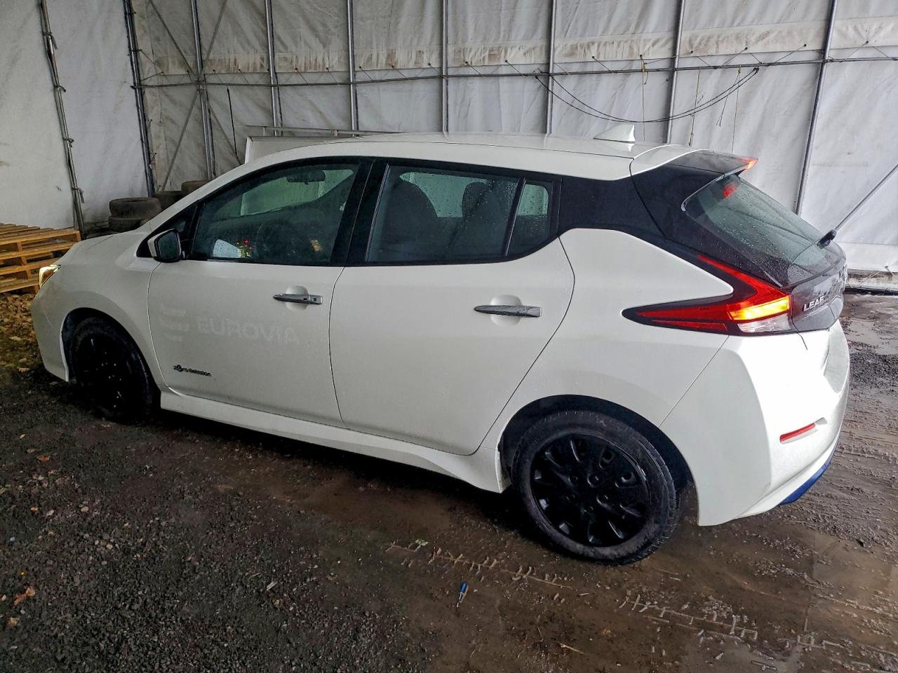 2018 NISSAN LEAF S photo 2