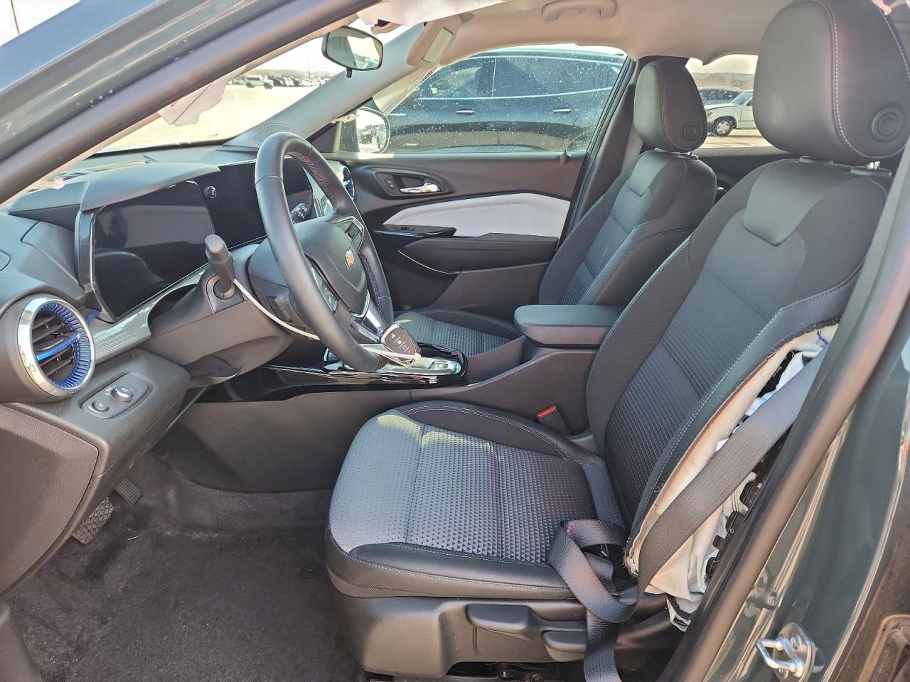 2025 CHEVROLET TRAX 1LT photo 13