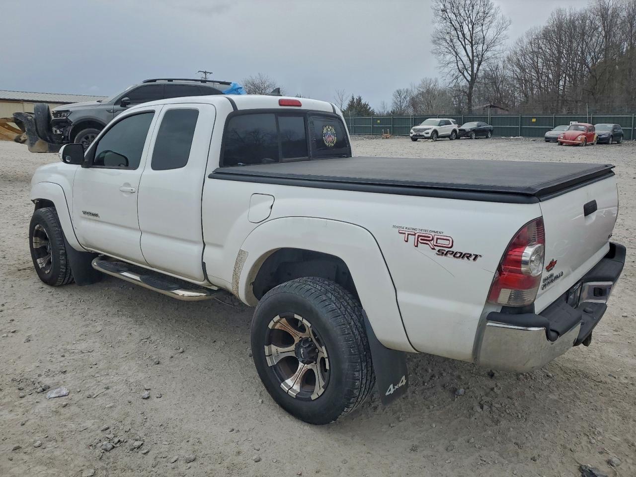 2012 TOYOTA TACOMA photo 2