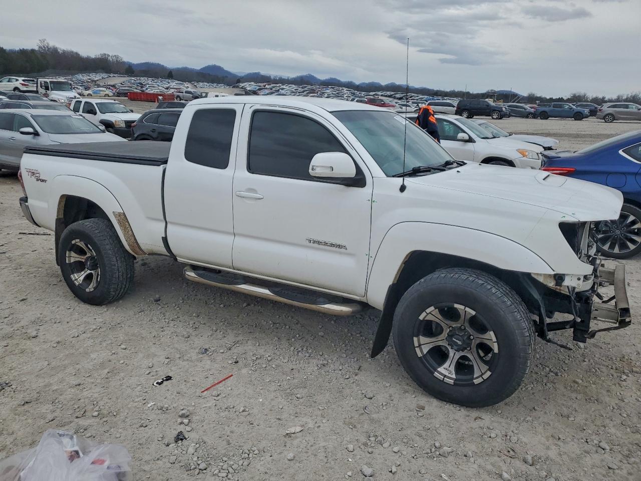 2012 TOYOTA TACOMA photo 4