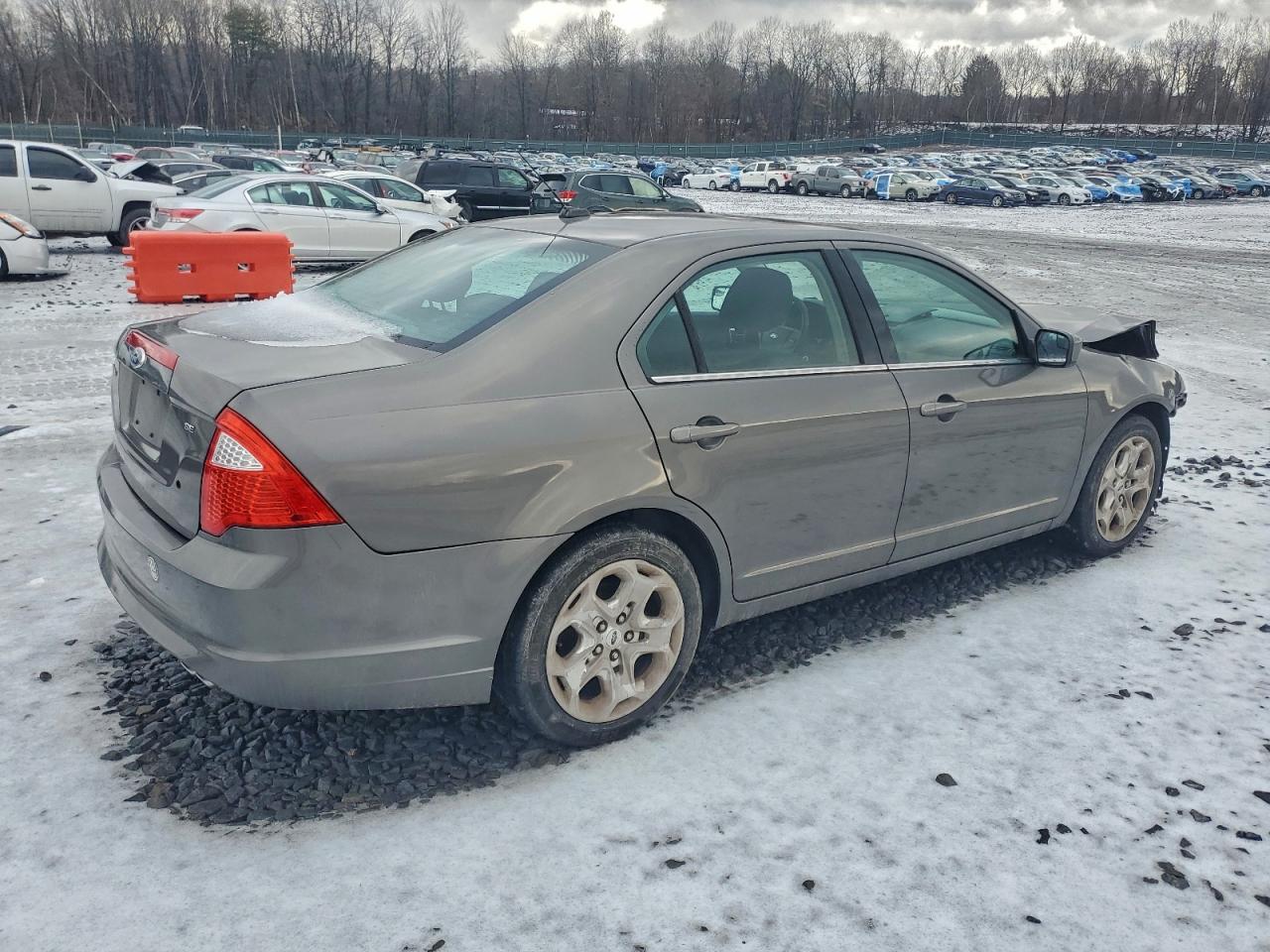 2011 FORD FUSION SE photo 3