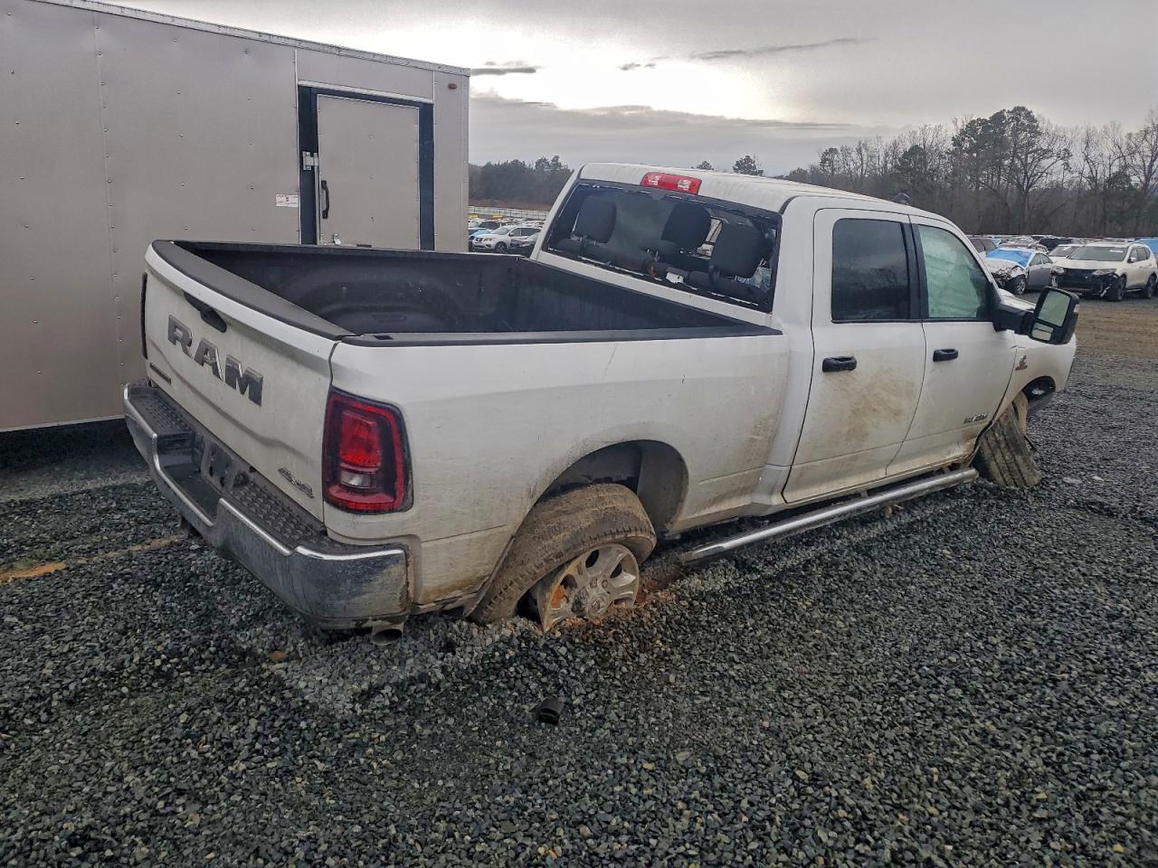 2025 RAM 2500 BIG HORN photo 4