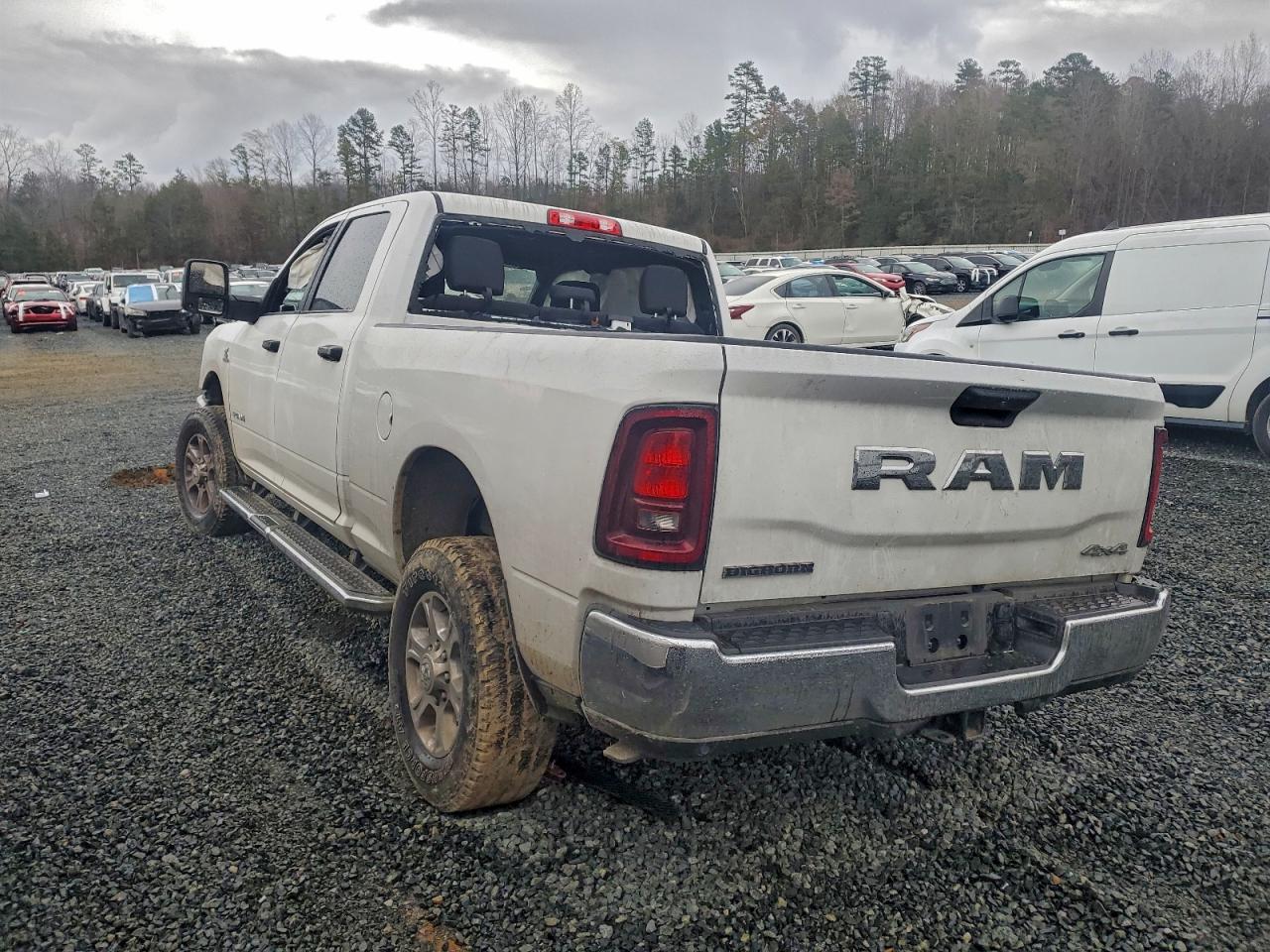 2025 RAM 2500 BIG HORN photo 3