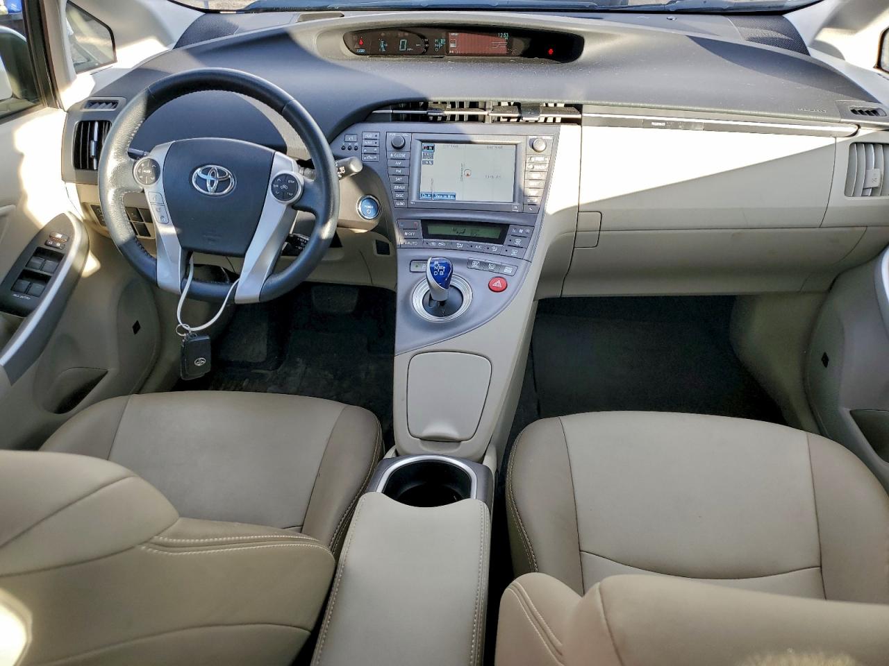 2015 TOYOTA PRIUS photo 15