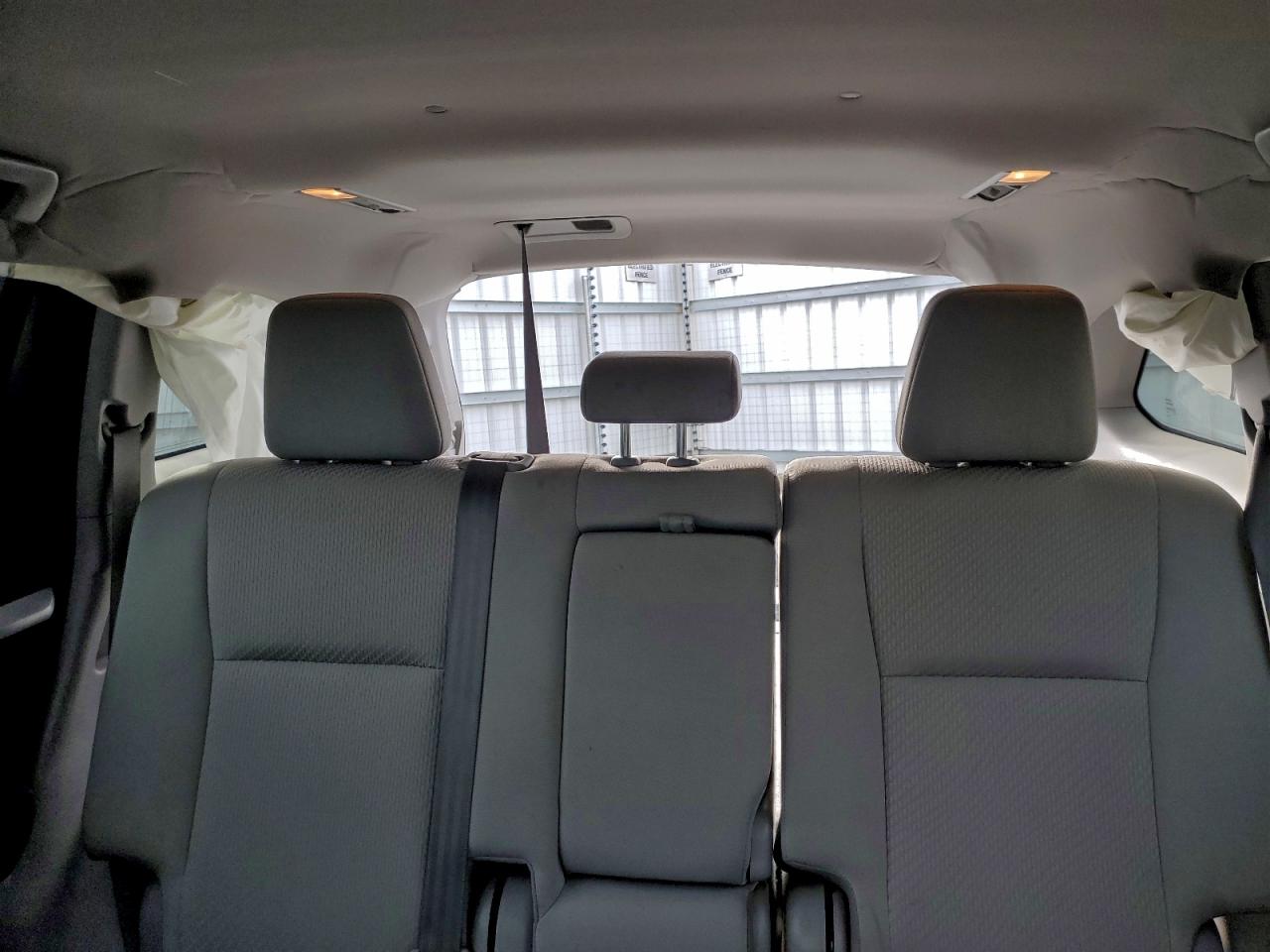 2017 TOYOTA HIGHLANDER LE photo 10
