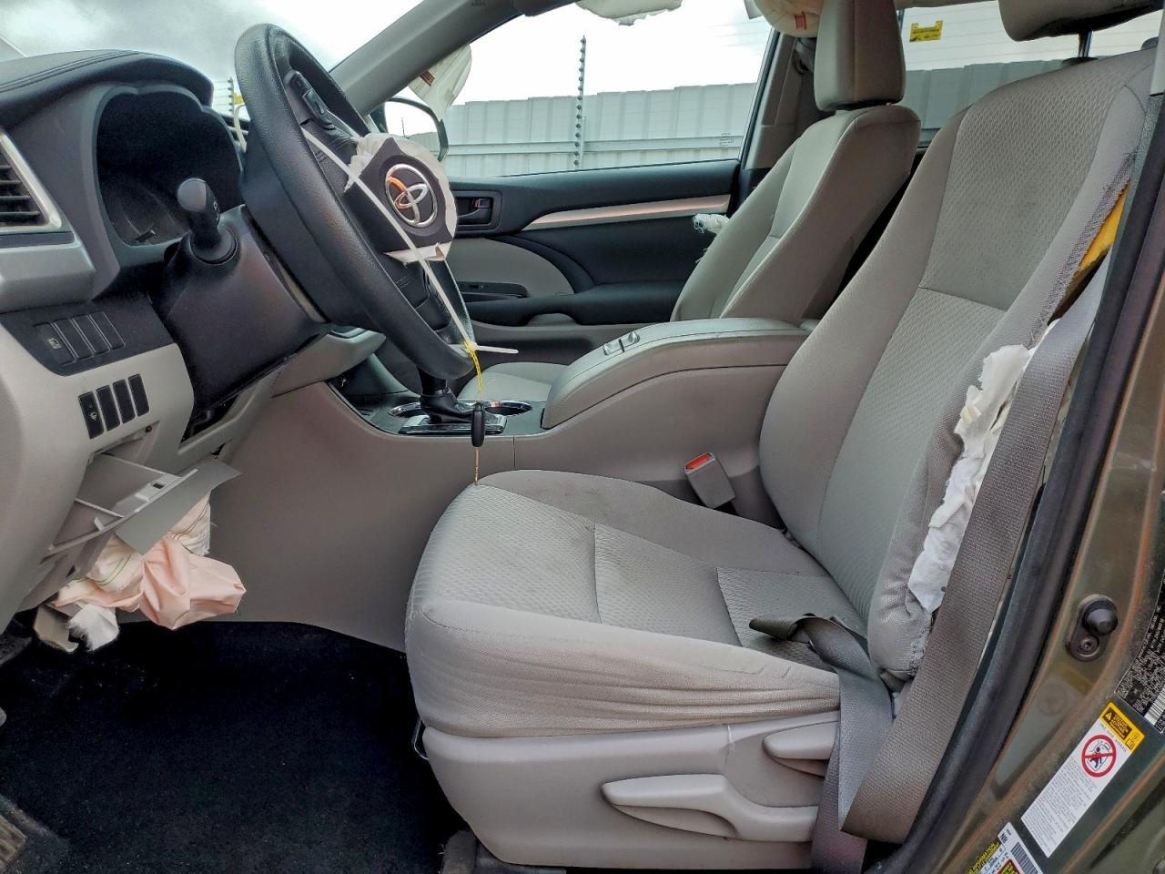 2017 TOYOTA HIGHLANDER LE photo 7