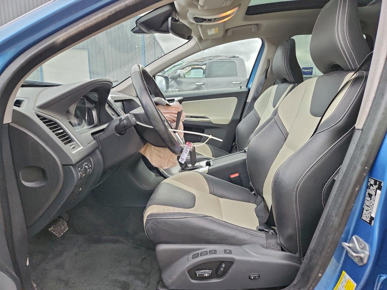 2017 VOLVO XC60 T6 DYNAMIC photo 7