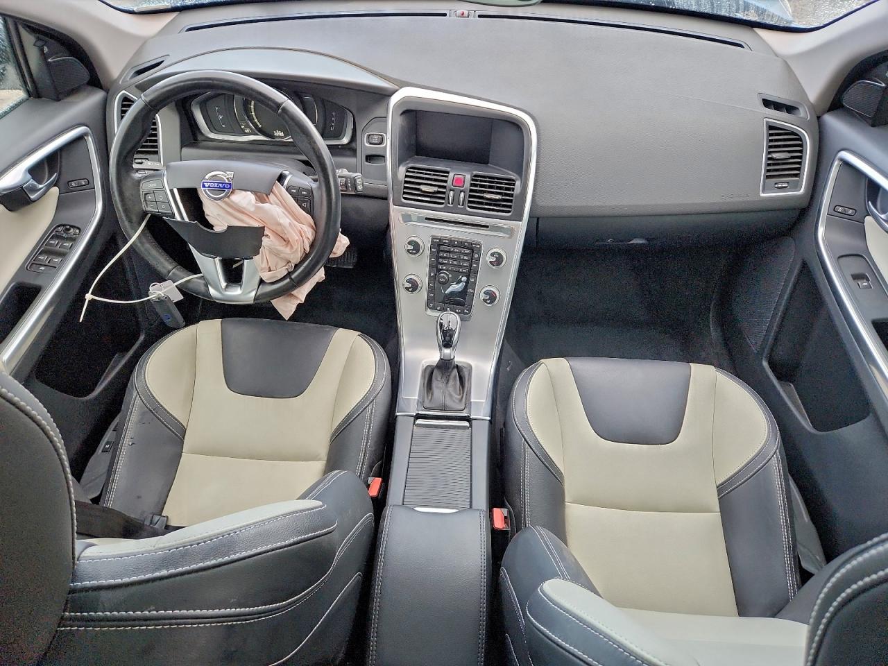 2017 VOLVO XC60 T6 DYNAMIC photo 8