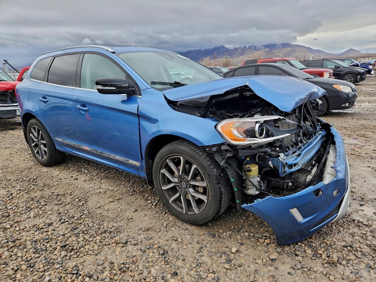 2017 VOLVO XC60 T6 DYNAMIC photo 4