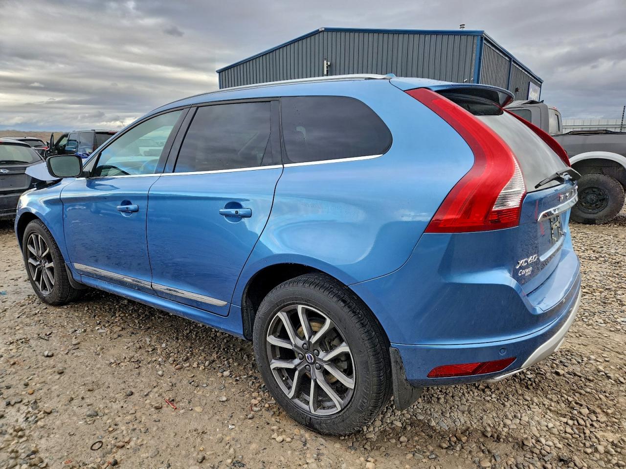 2017 VOLVO XC60 T6 DYNAMIC photo 2