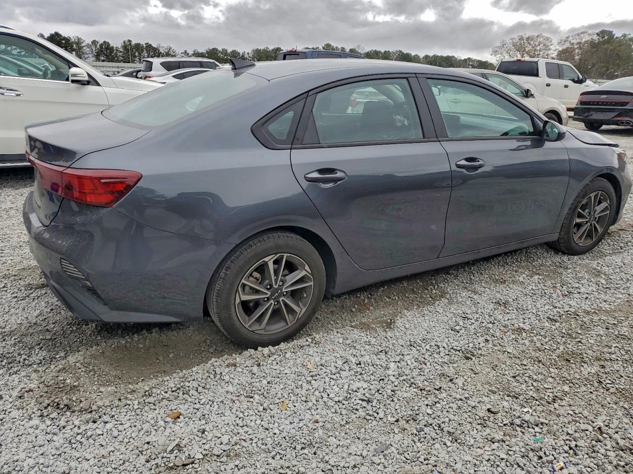 2023 KIA FORTE LX photo 7