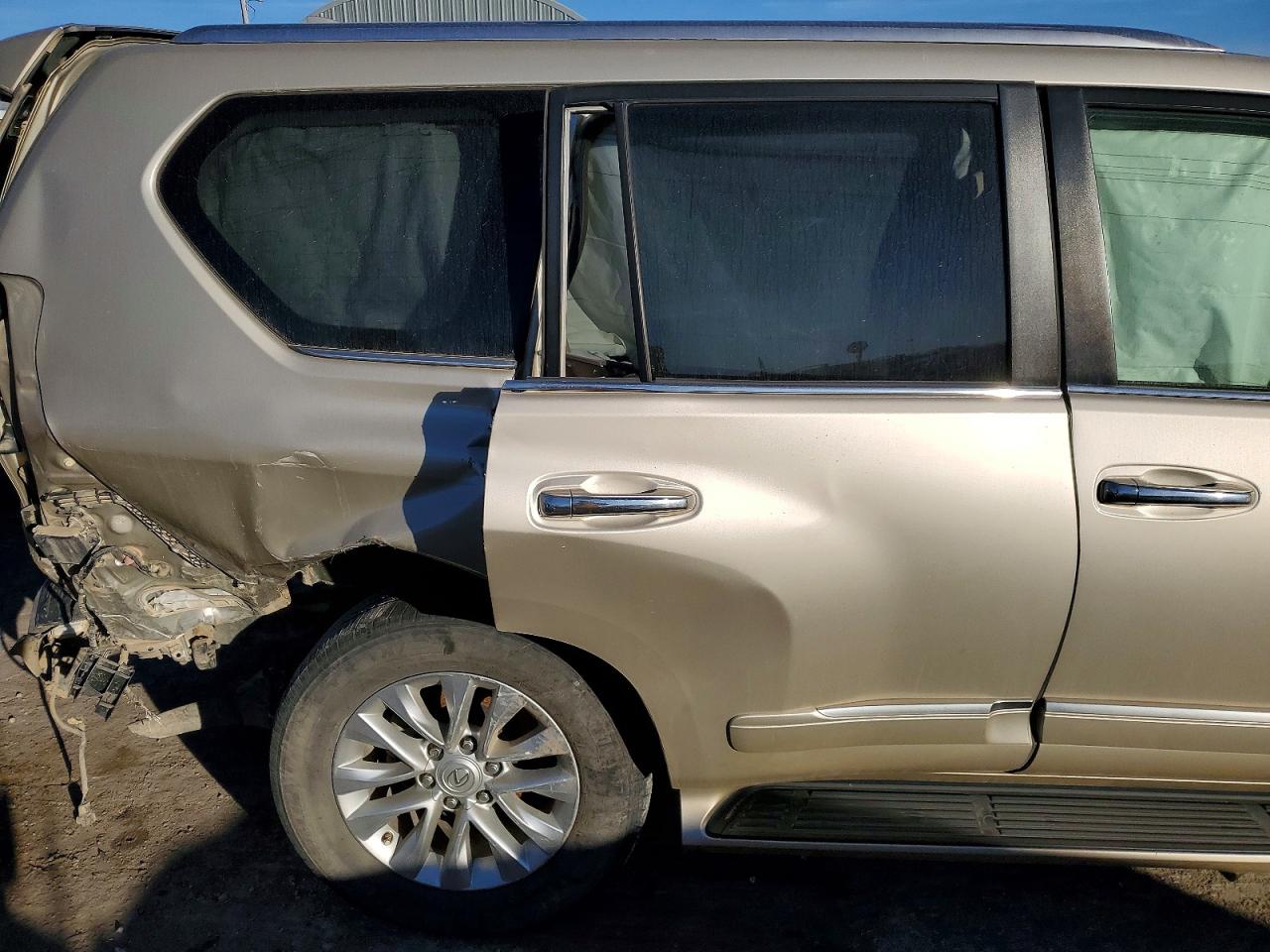 2016 LEXUS GX 460 photo 11