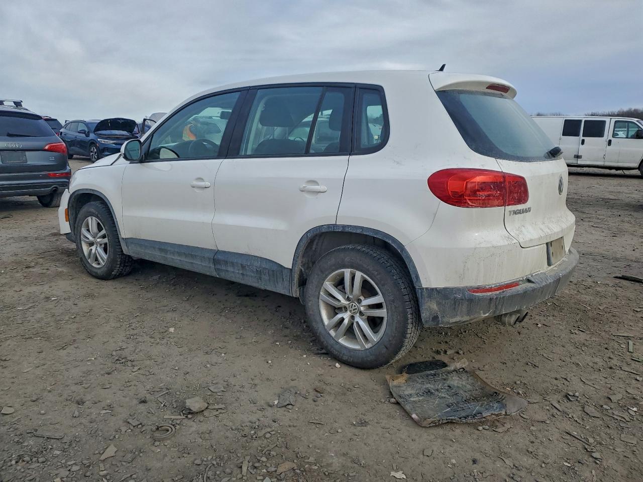 2013 VOLKSWAGEN TIGUAN S photo 4
