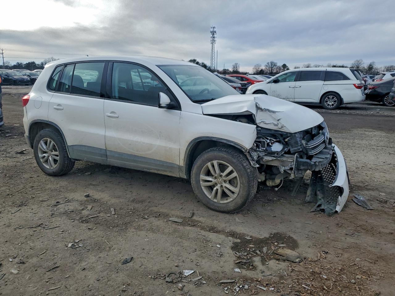 2013 VOLKSWAGEN TIGUAN S photo 10