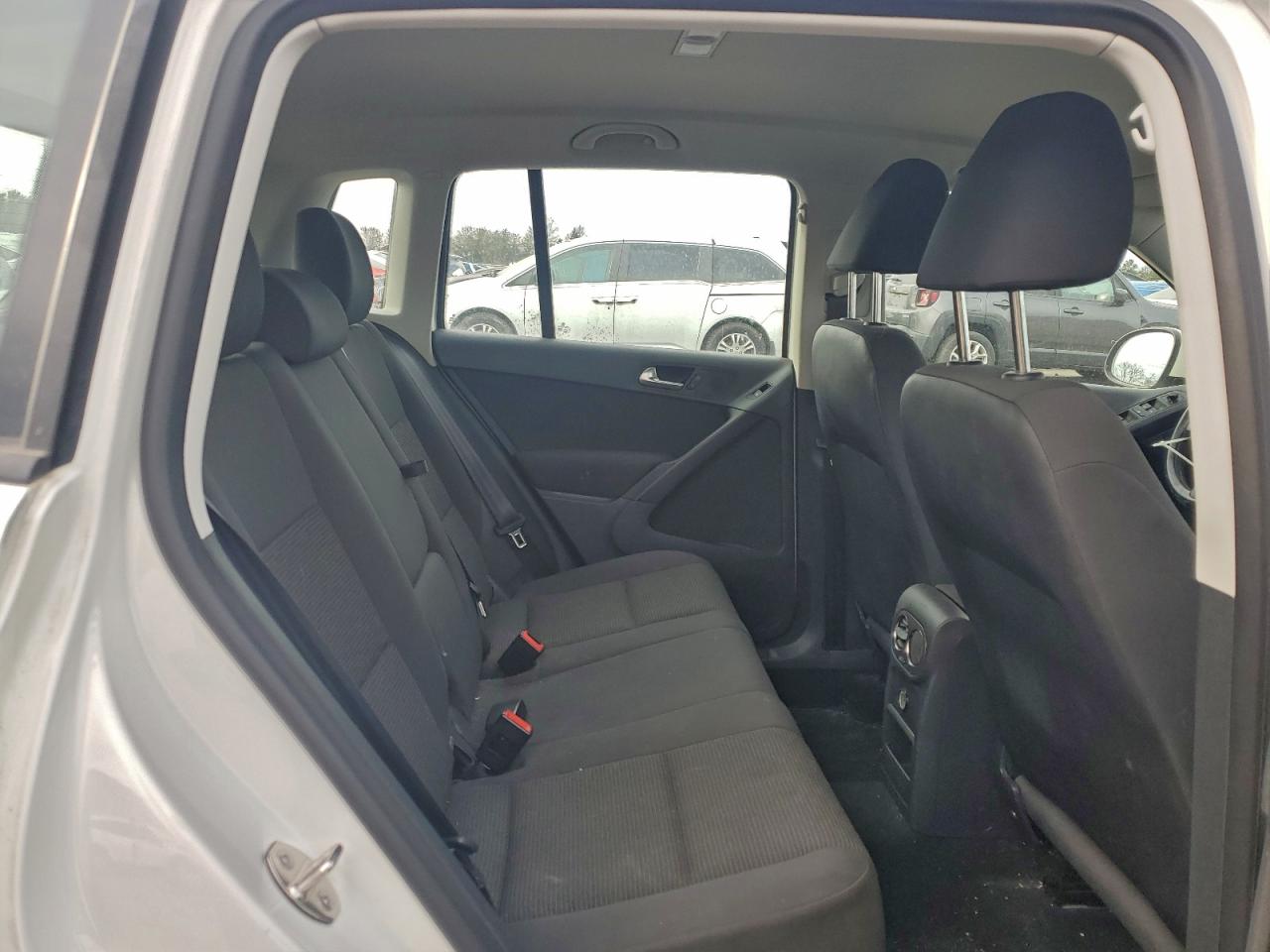 2013 VOLKSWAGEN TIGUAN S photo 31