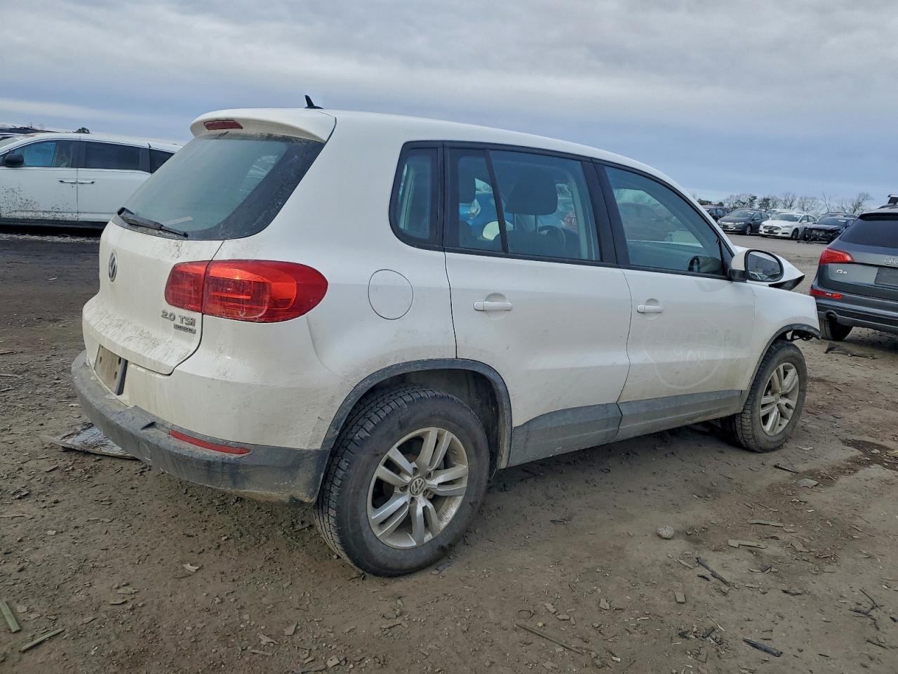 2013 VOLKSWAGEN TIGUAN S photo 7