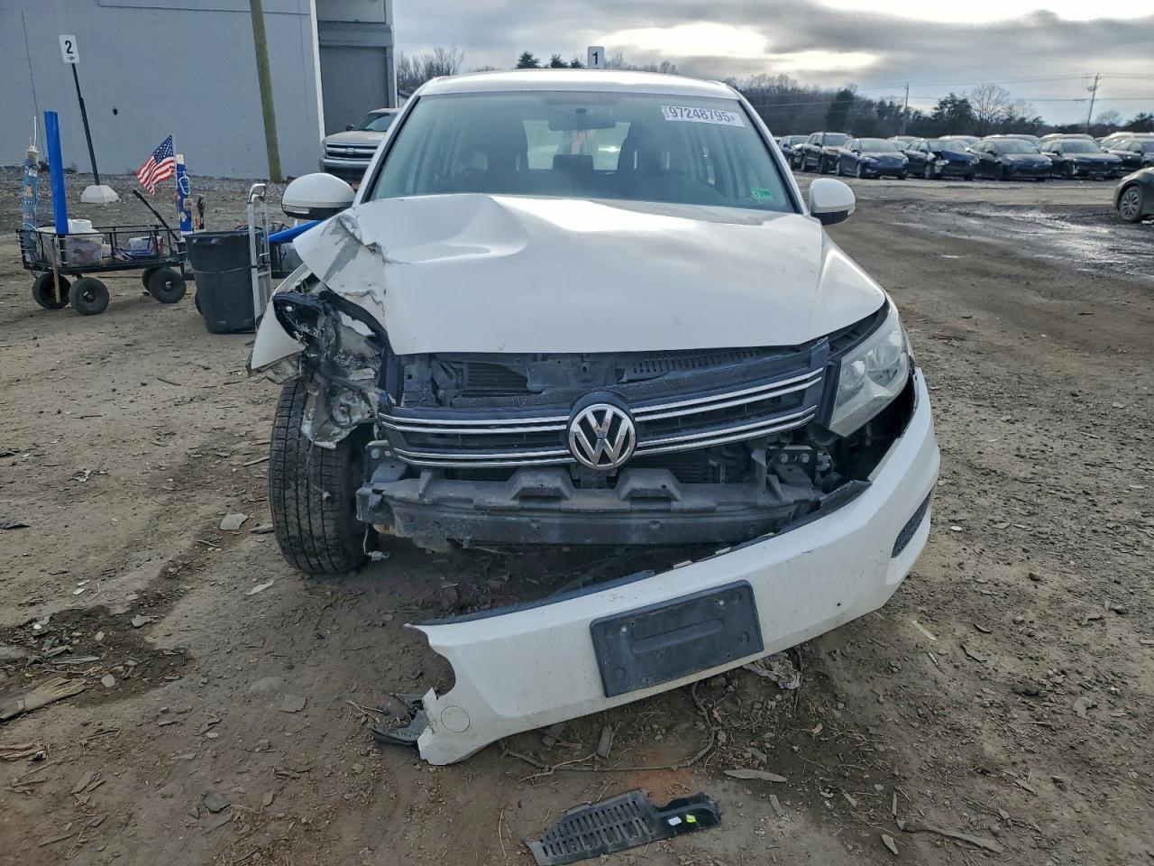 2013 VOLKSWAGEN TIGUAN S photo 13