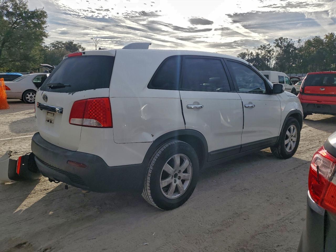 2013 KIA SORENTO LX photo 5