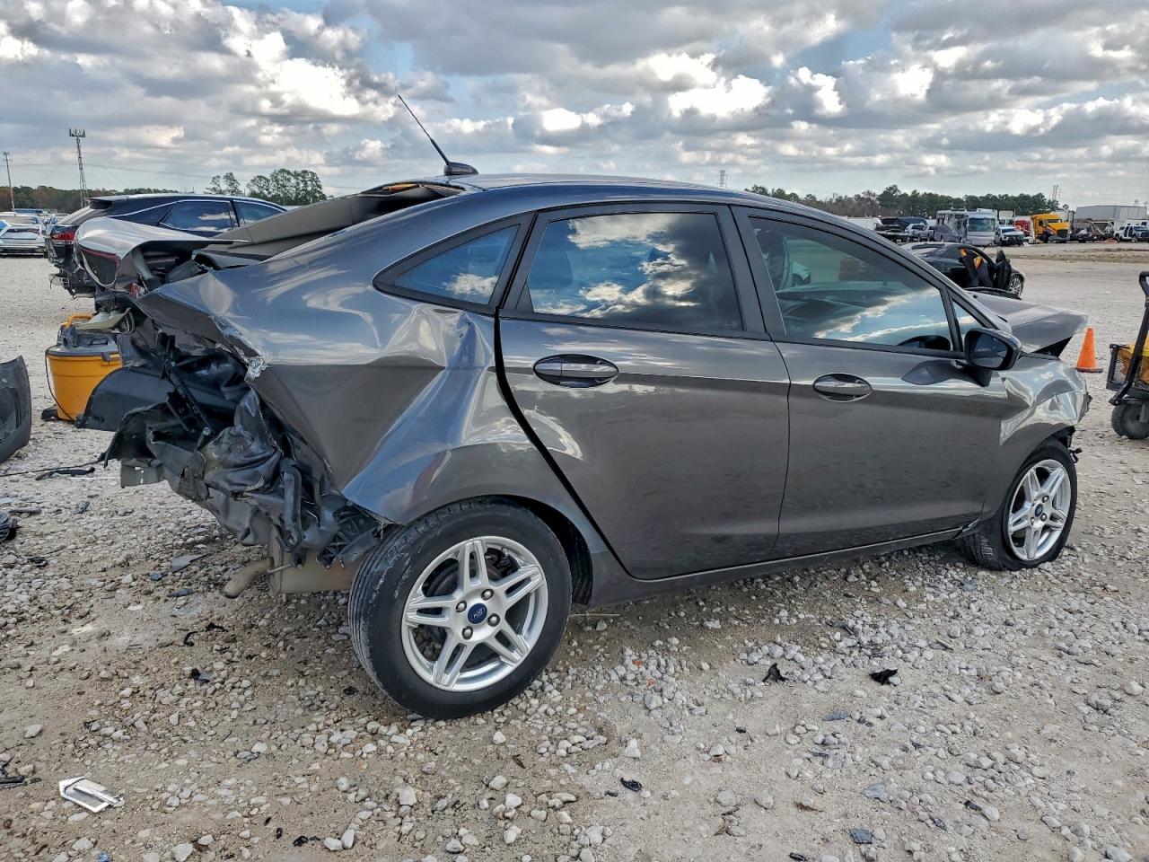 2019 FORD FIESTA SE photo 5