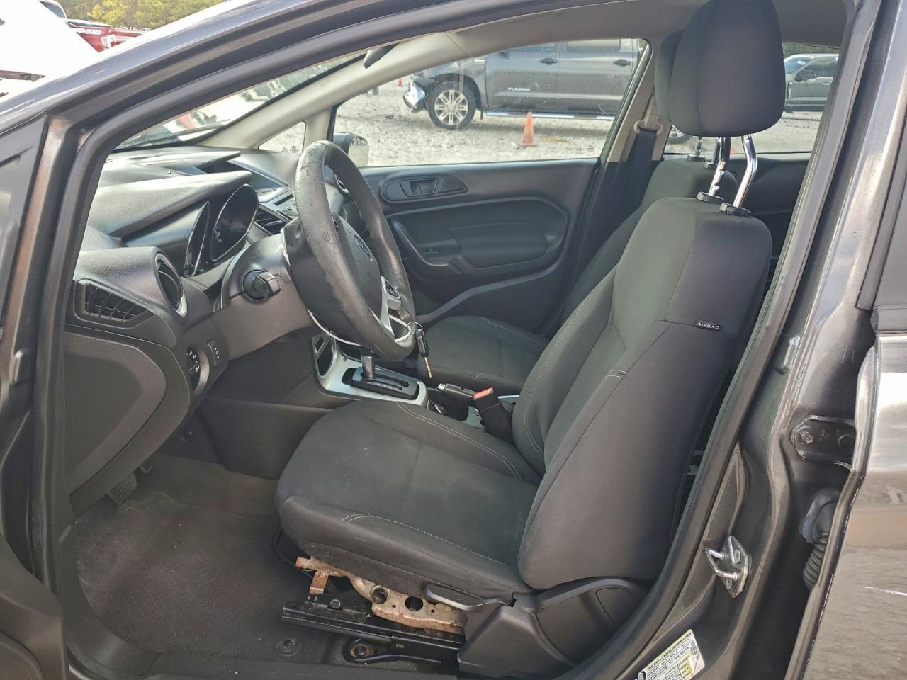 2019 FORD FIESTA SE photo 13