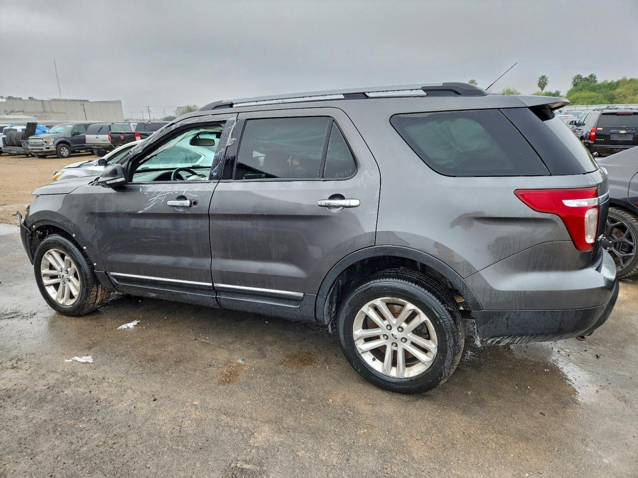 2015 FORD EXPLORER XLT photo 2