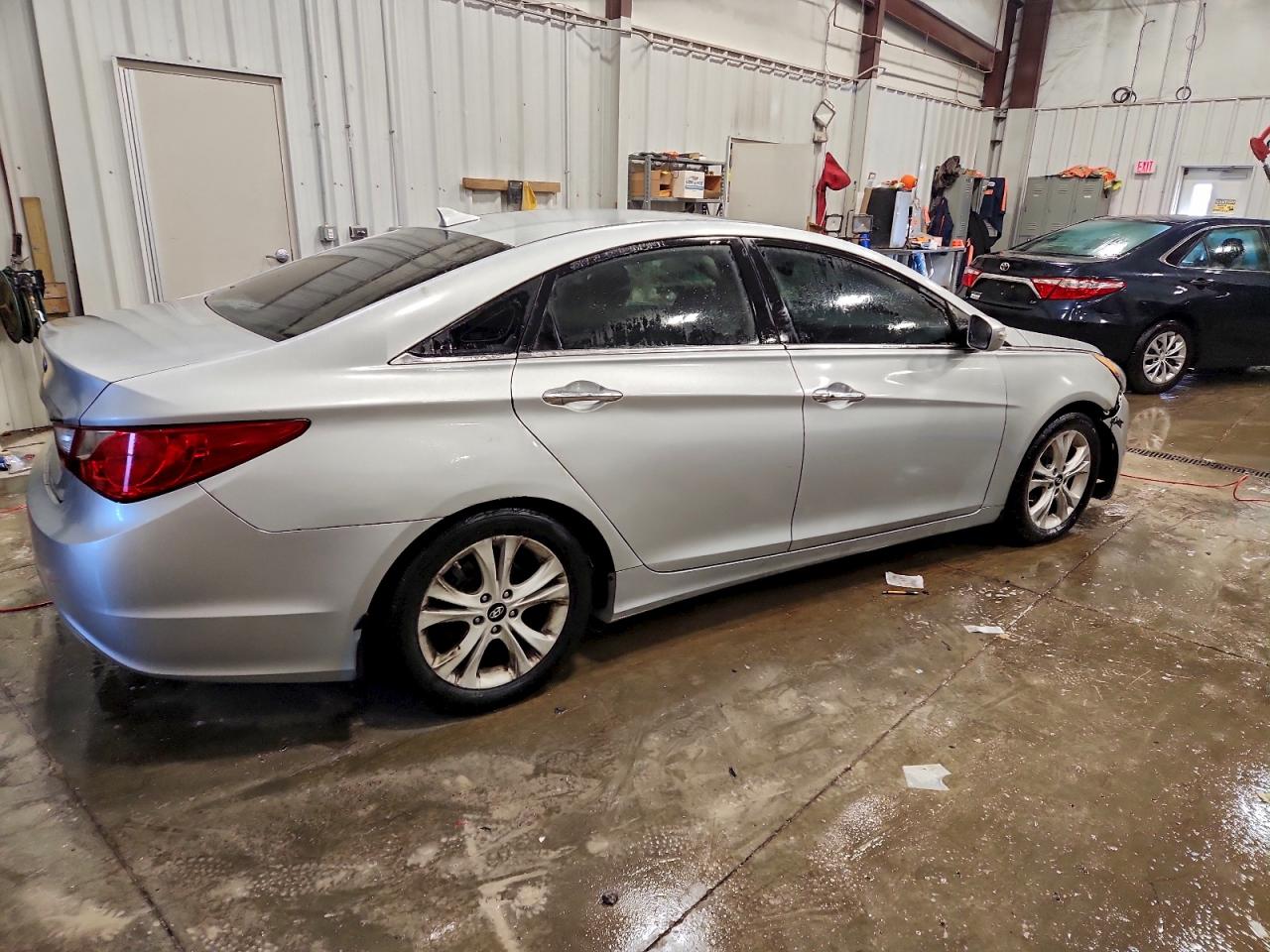 2013 HYUNDAI SONATA SE photo 3