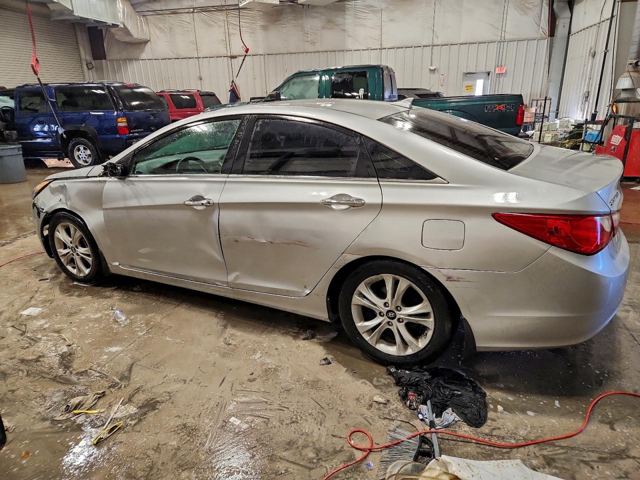2013 HYUNDAI SONATA SE photo 2