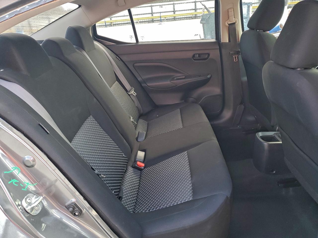 2021 NISSAN VERSA S photo 9