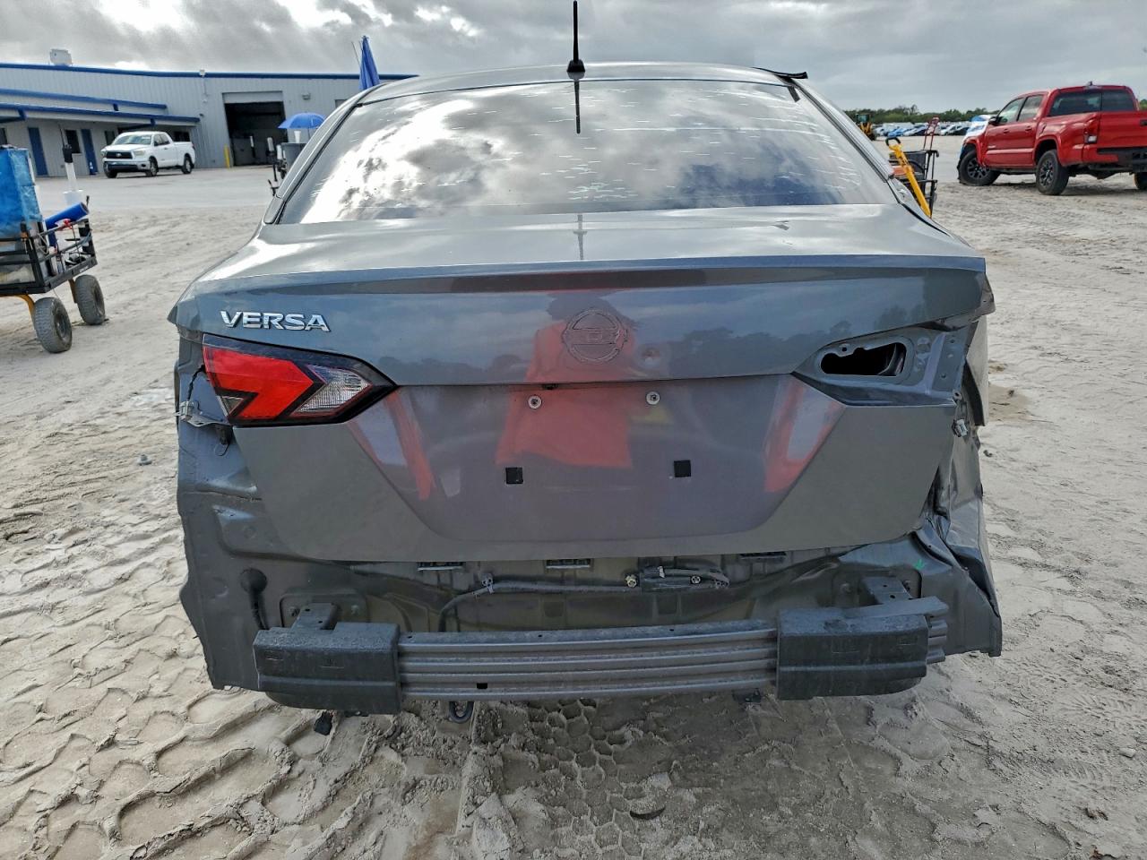 2021 NISSAN VERSA S photo 5