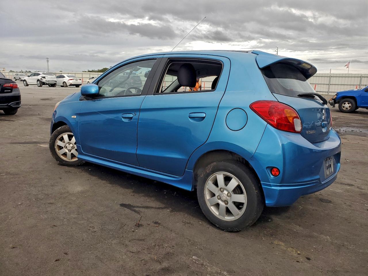 2014 MITSUBISHI MIRAGE ES photo 3