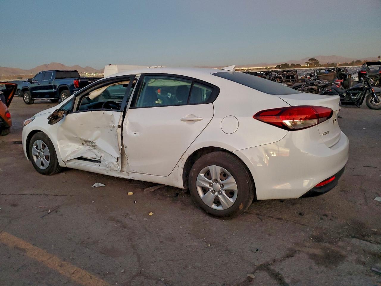 2018 KIA FORTE LX photo 3