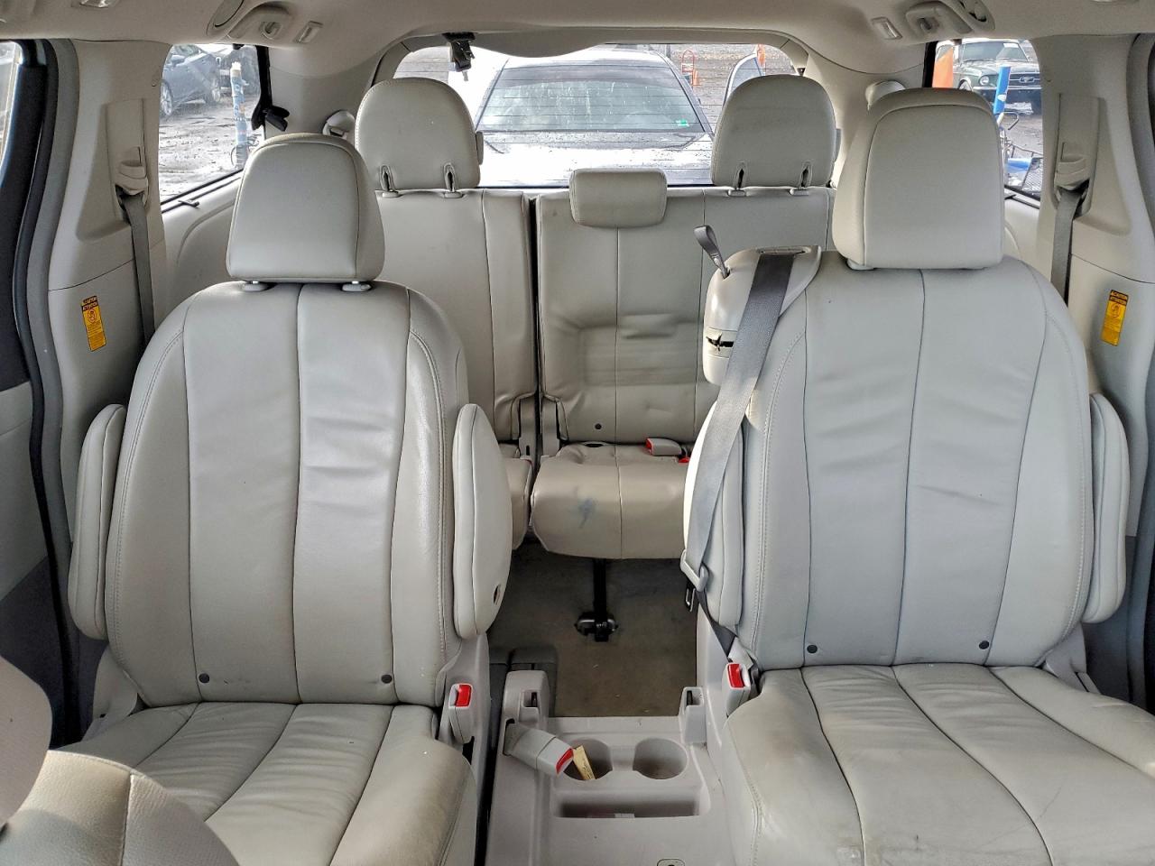 2014 TOYOTA SIENNA XLE photo 10