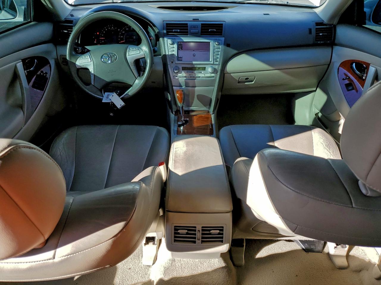 2011 TOYOTA CAMRY SE photo 8