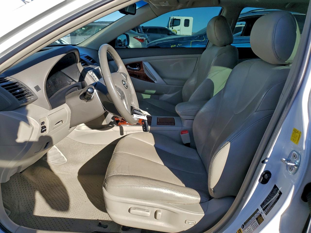 2011 TOYOTA CAMRY SE photo 7