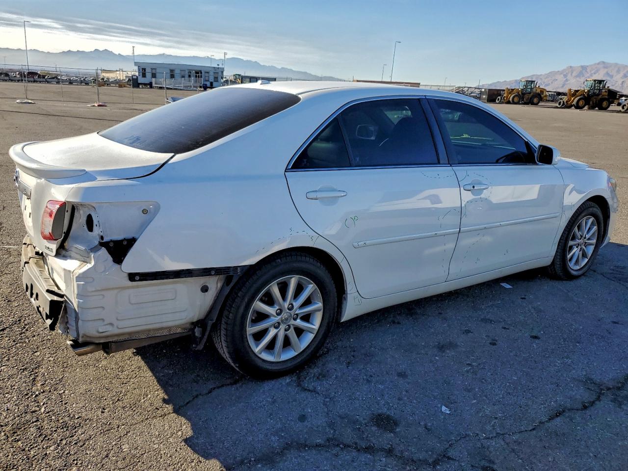 2011 TOYOTA CAMRY SE photo 3
