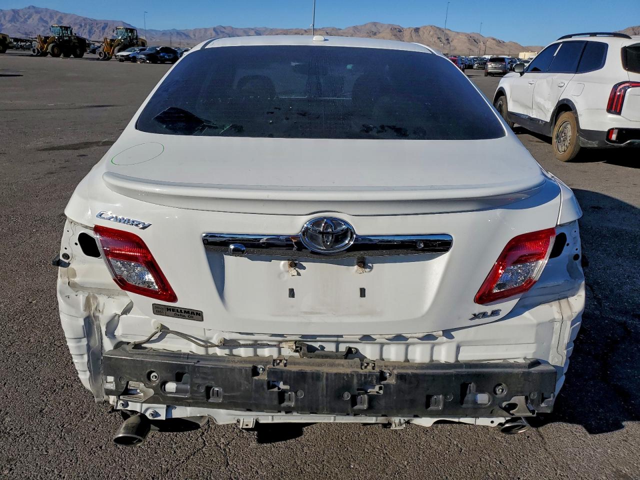 2011 TOYOTA CAMRY SE photo 6