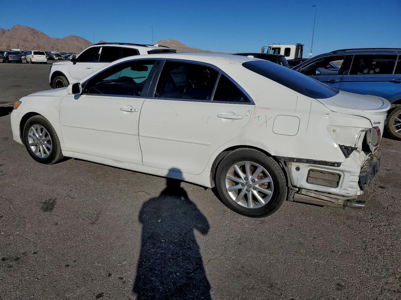 2011 TOYOTA CAMRY SE photo 2