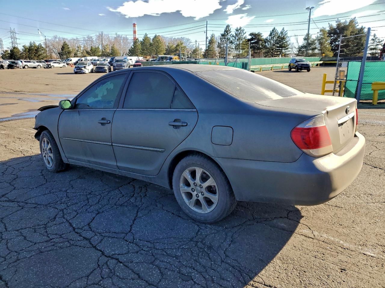 2005 TOYOTA CAMRY LE photo 3