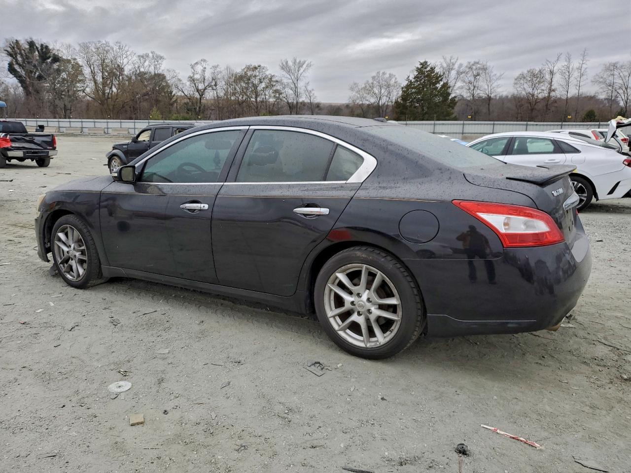 2011 NISSAN MAXIMA S photo 2