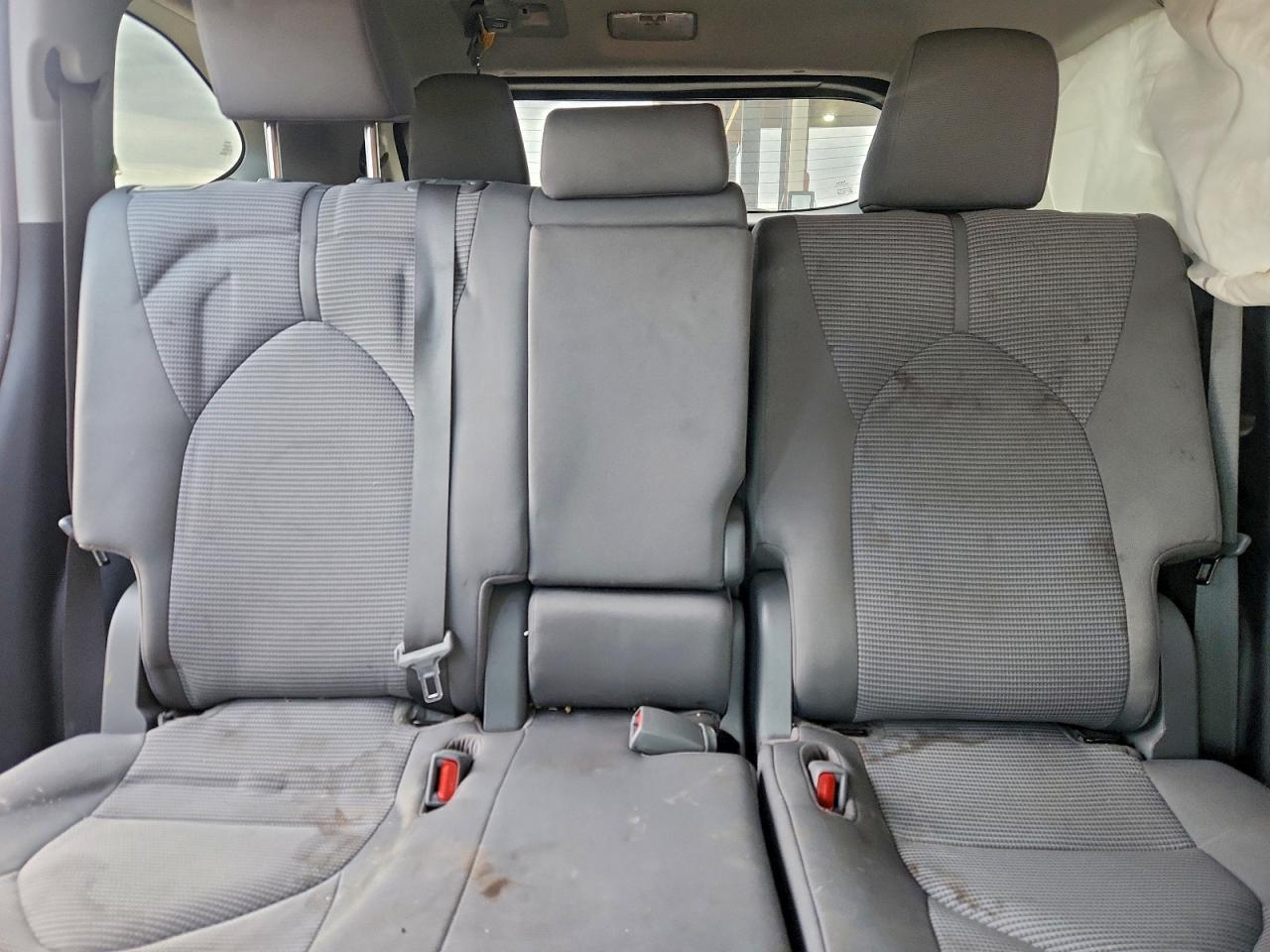 2020 TOYOTA HIGHLANDER HYBRID LE photo 28