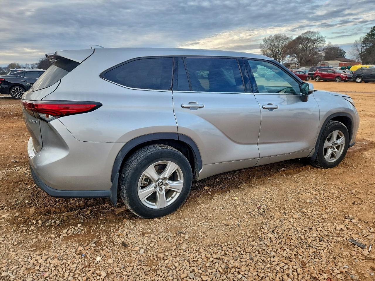 2020 TOYOTA HIGHLANDER HYBRID LE photo 7