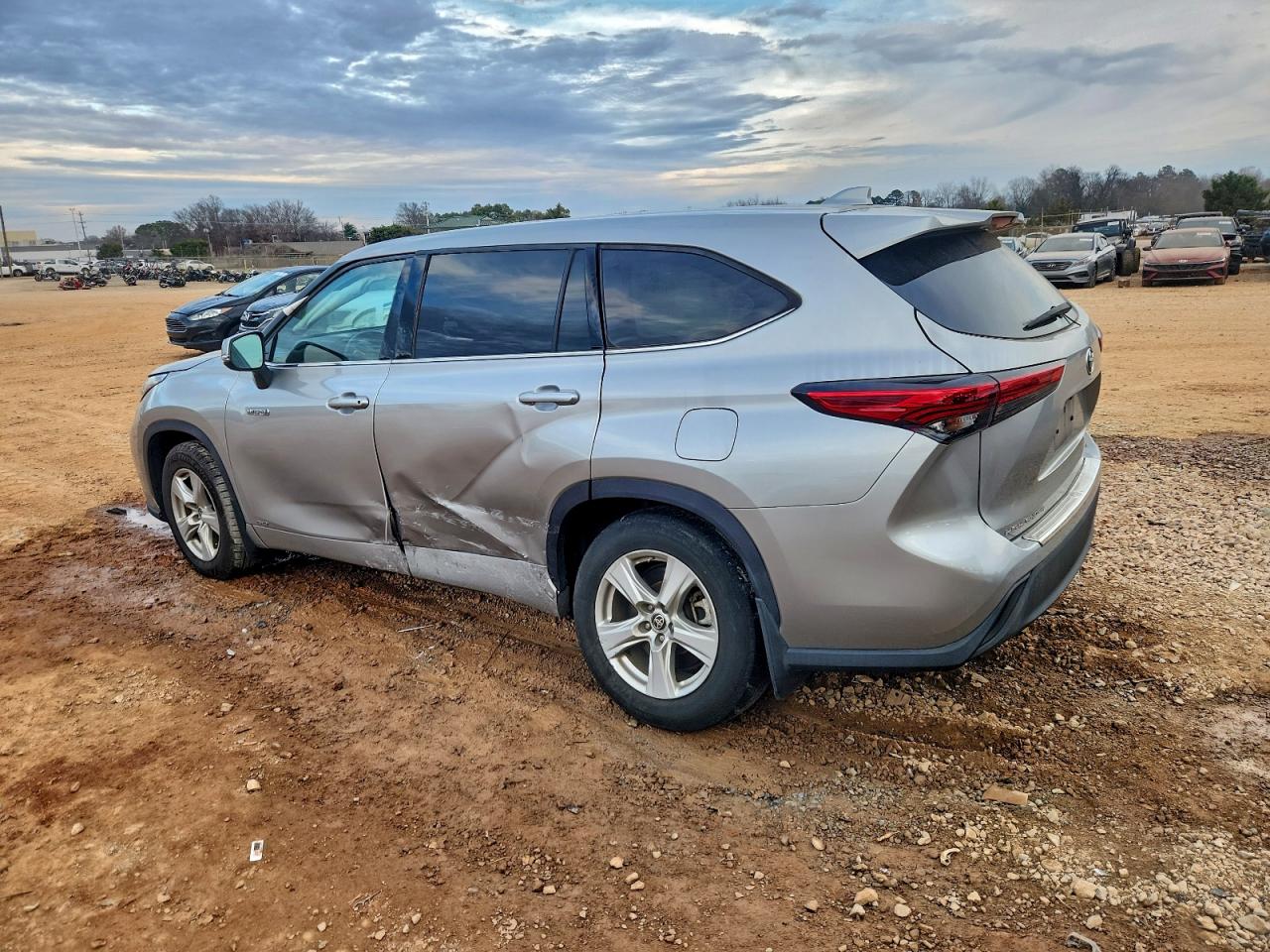2020 TOYOTA HIGHLANDER HYBRID LE photo 4