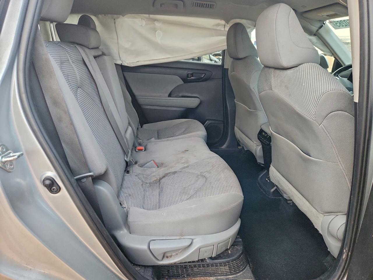 2020 TOYOTA HIGHLANDER HYBRID LE photo 31