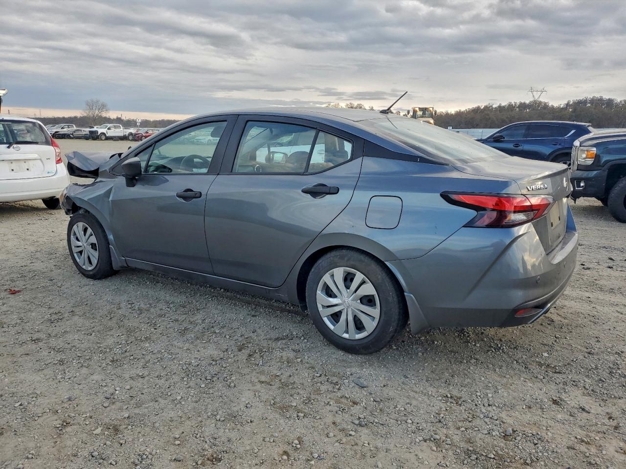 2021 NISSAN VERSA S photo 2